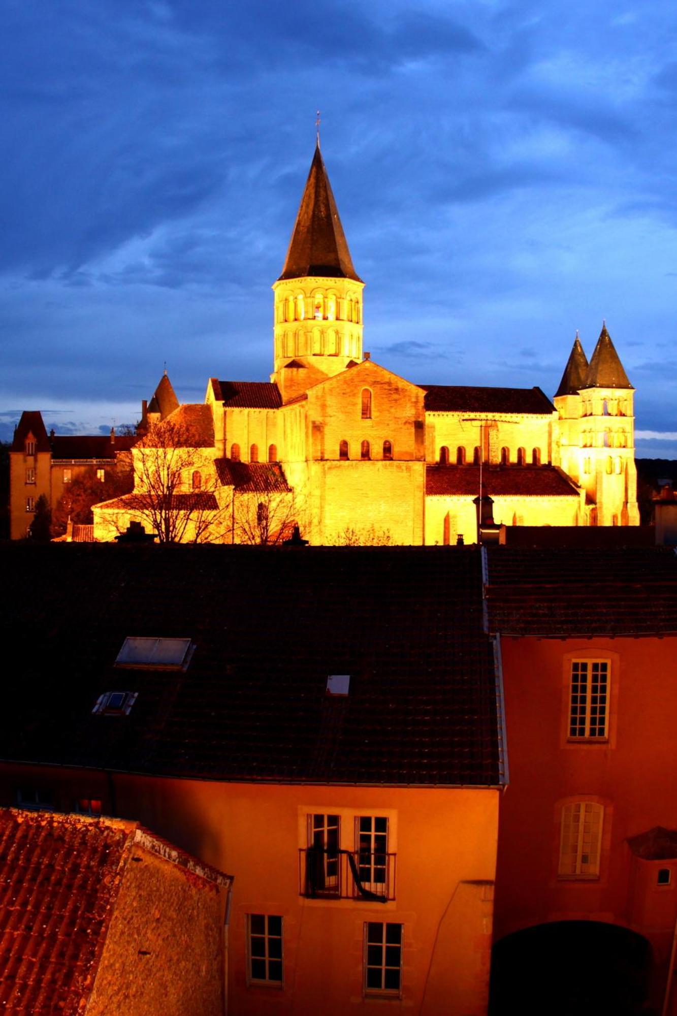 Hotel De La Basilique Paray-le-Monial Exterior photo