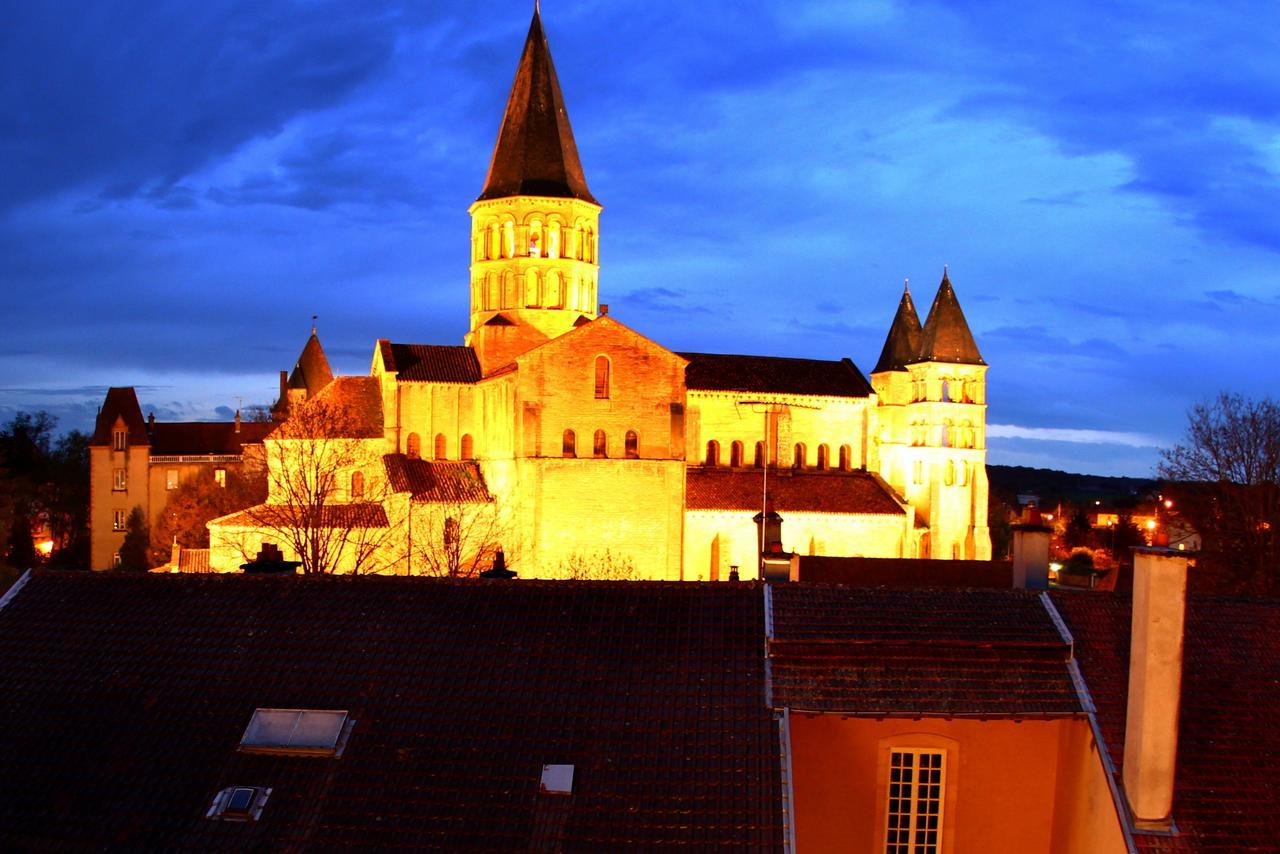 Hotel De La Basilique Paray-le-Monial Exterior photo